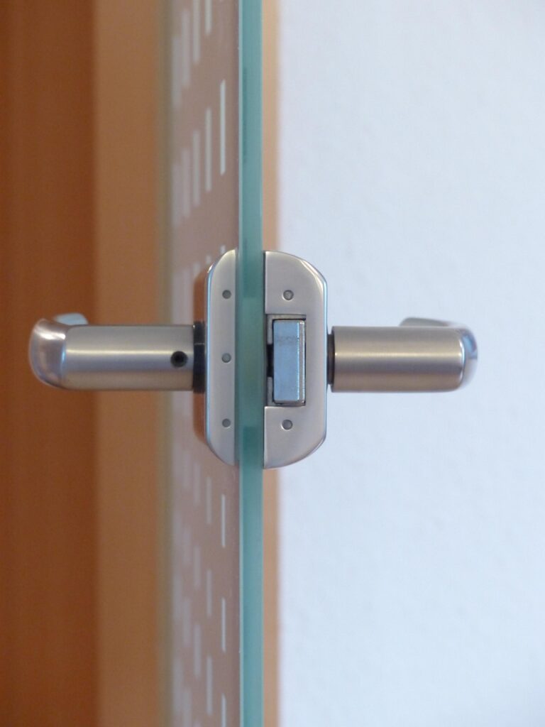 door lock, door, door knob, jack, door handle, entrance, metal, front door, close, security, blocking, lock, glass door, close to, to graduate